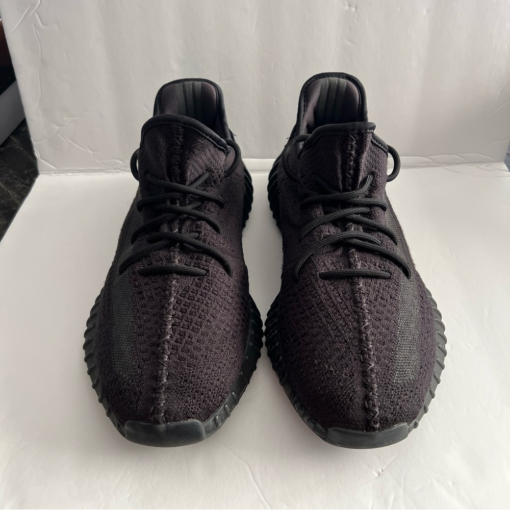 Yeezy Boost 350 V2 Men size 12 onyx with Box